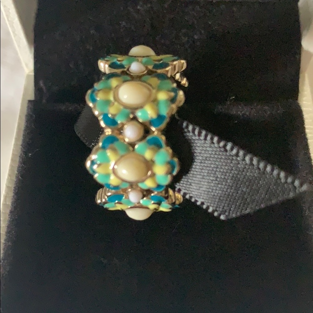 Ann Taylor Gold Floral Ring 6